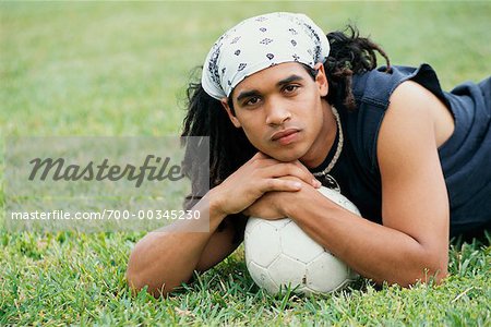 Portrait d'homme avec ballon de Soccer