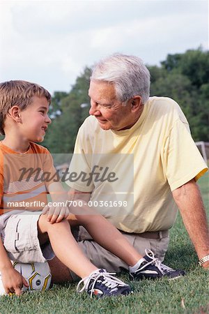 Portrait du grand-père et son petit-fils