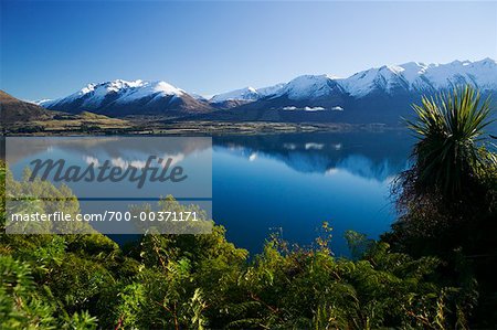 Montagne sur le lac Wakatipu Queenstown, île du Sud, Nouvelle-Zélande Montagne sur le lac Wakatipu Queenstown, île du Sud, Nouvelle-Zélande