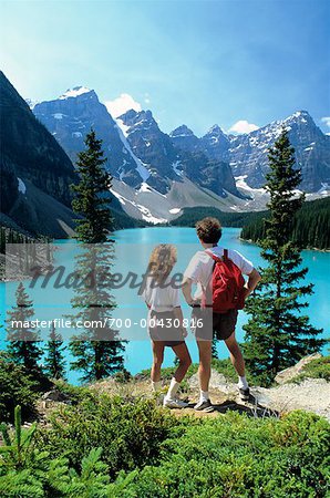 Wanderer am Lookout, Moraine Lake, Banff Nationalpark, Alberta, Kanada