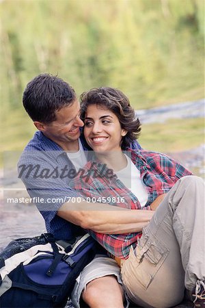 Couple de repos au cours de la randonnée