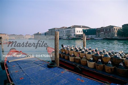 Bateaux livrant vin, Venise, Italie