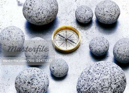 Kompass und Steine