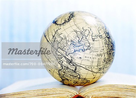Globe antique livre