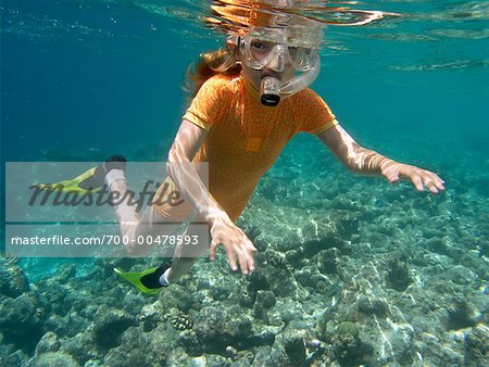 Enfant, plongée en apnée, Maldives