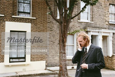 Kaufmann mit Kopfschmerzen, London, England