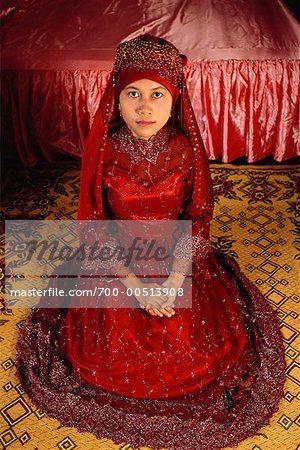 Mariée en robe de mariée traditionnelle