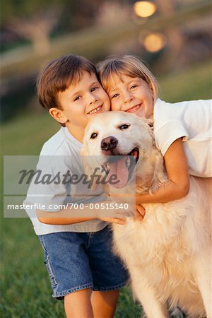 Enfants avec chien