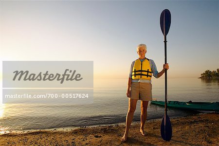 Porträt der Kajakfahrer am Strand