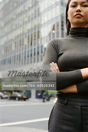 Femme d'affaires sur Park Avenue, New York City, New York, États-Unis