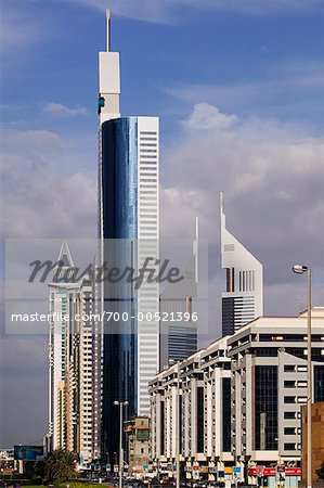 Gebäude entlang Sheikh Zayed Rd, Dubai, Vereinigte Arabische Emirate