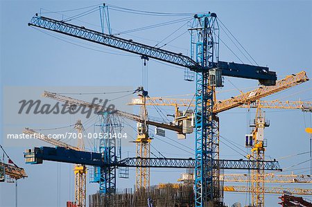 Grues à tour sur chantier