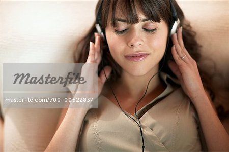 Frau Musik hören