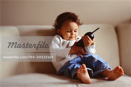 Enfant Avec Telephone Sans Fil Photographie De Stock Masterfile Rights Managed Artiste Michael Goldman Code 700