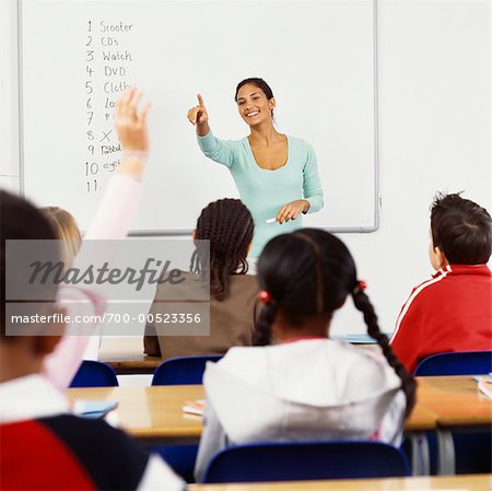 Appeler sur des élèves en salle de classe des enseignants