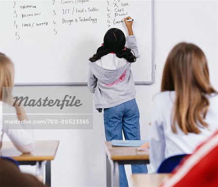 Enfants dans la salle de classe