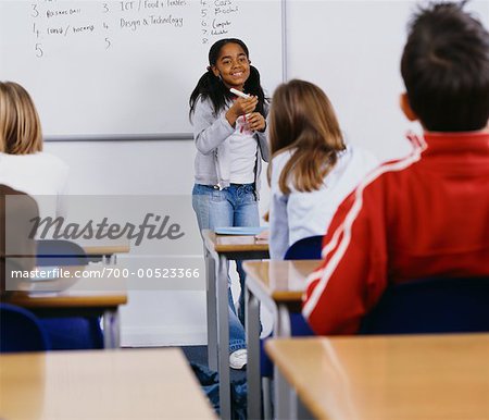 Enfants dans la salle de classe