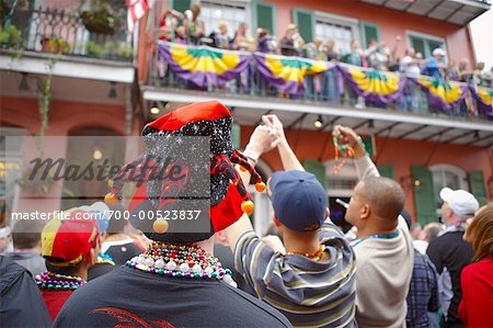 Foule sur la rue Bourbon pour Mardi Gras, la Nouvelle-Orléans, Louisiane, Etats-Unis