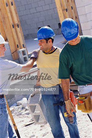 Travailleurs de la construction sur le Site