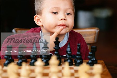 Garçon jouant aux échecs, San Francisco, Californie