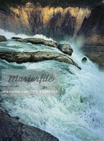 Virginia Falls, la rivière Nahanni, réserve de parc National Nahanni, Territoires du Nord-Ouest, Canada