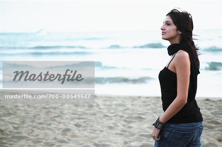 Femme sur la plage