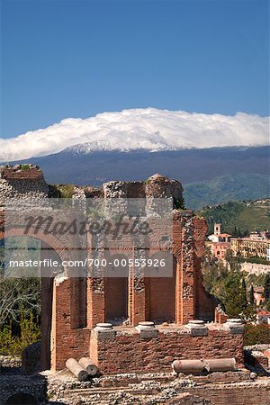 Théâtre gréco-romain, Etna en arrière-plan, Taormina, Sicile, Italie