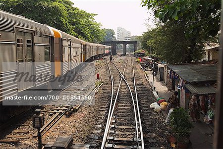 Trains de voyageurs en provenance de Bangkok, Thaïlande Trains de voyageurs en provenance de Bangkok, Thaïlande