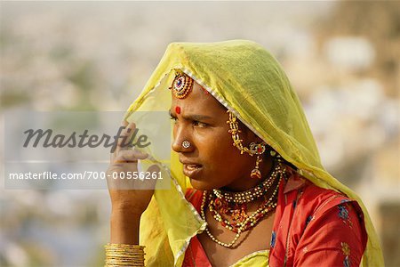 Femme dans la traditionnelle robe, chics, Rajasthan, Inde