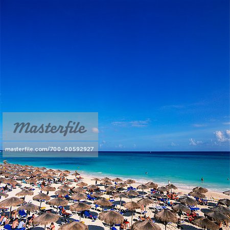 Rangées de parasols de plage, Playa del Carmen, Mexique