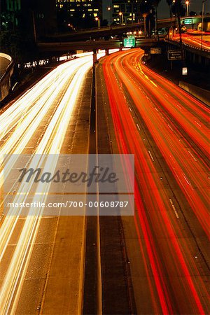 Trafic routier dans la nuit, Los Angeles, Californie, USA