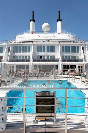 Swimming Pool on Queen Mary 2