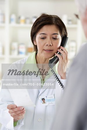 Pharmacien au client