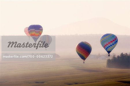 Ballons à Air chaud en vol, St Jean, Québec, Canada