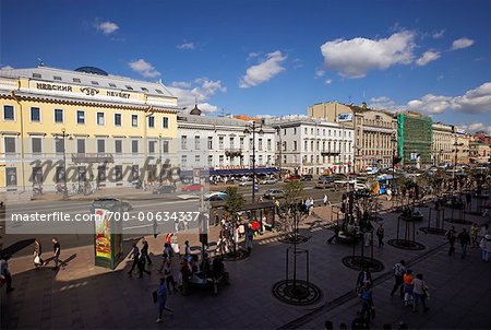 Menschen einkaufen am Newskij, St Petersburg, Russland