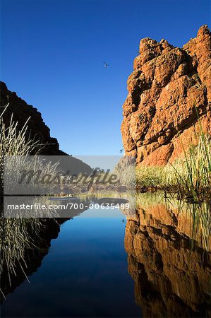 Glen Helen Gorge dans les West MacDonnell Ranges, territoire du Nord, Australie Glen Helen Gorge dans les West MacDonnell Ranges, territoire du Nord, Australie