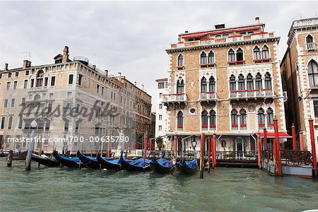 Télécabines au Dock, Venise, Italie
