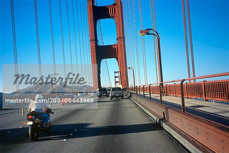 Trafic sur le Golden Gate Bridge, San Francisco, Californie, USA