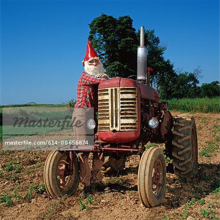 GNOME s'appuyant sur un tracteur