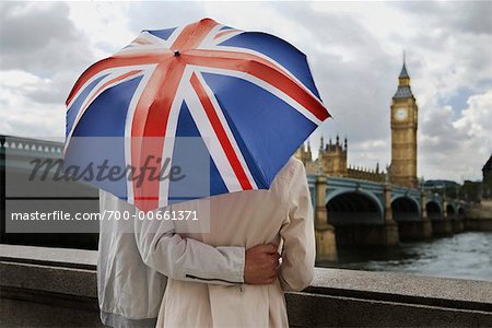 Couple avec parasol, Londres, Angleterre