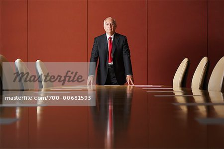 Homme d'affaires dans la salle de conférence