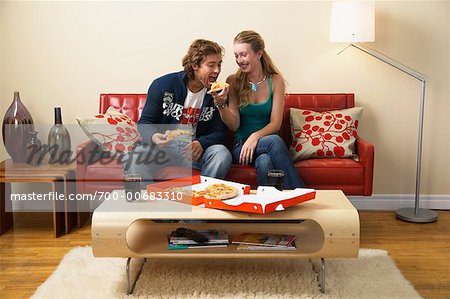 Couple manger Pizza