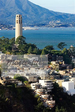 Coit Tower und der Bucht von San Francisco, San Francisco, Kalifornien, USA