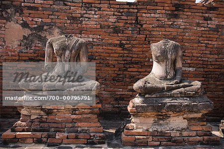 Statues de Bouddha cassée, Wat Chai Wattanaram, Ayutthaya, Thaïlande