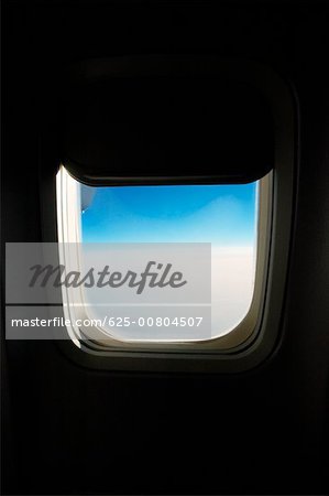 Gros plan d'une fenêtre de l'avion