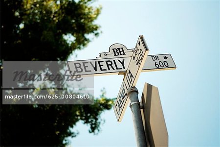 Low Angle View of Beverly Hills Drive Zeichen, Los Angeles, Kalifornien, USA