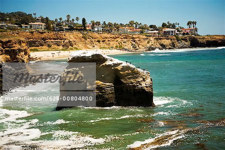 Vue grand angle sur une formation rocheuse dans les récifs de Coronado, San Diego, Californie, USA