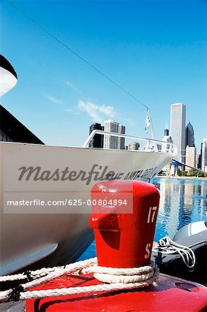 Nahaufnahme einer Yacht vor Anker im Hafen, Navy Pier, Chicago, Illinois, USA