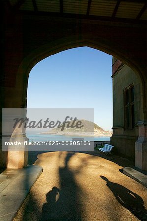 Fassade eines gewölbten Gateways, Spanien