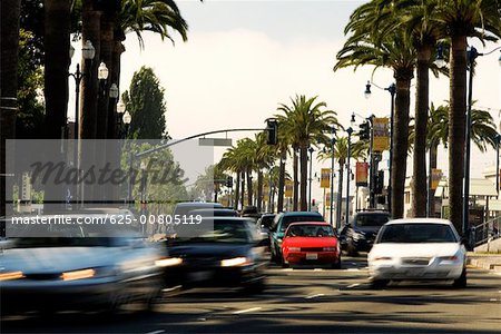 Verkehr auf einer Straße in einer Stadt, San Francisco, Kalifornien, USA